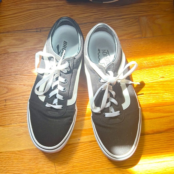 Vans - Picture 1 of 4